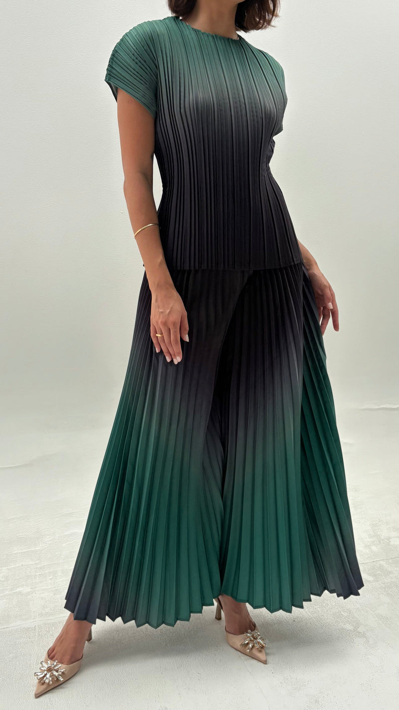 Black (00) with Emerald Green (04)