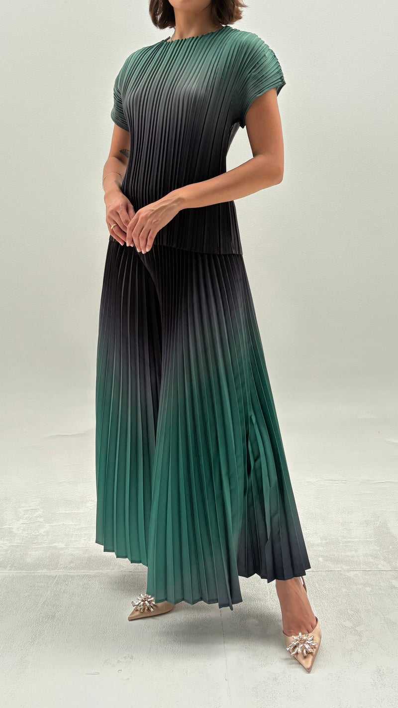 Black (00) with Emerald Green (04)