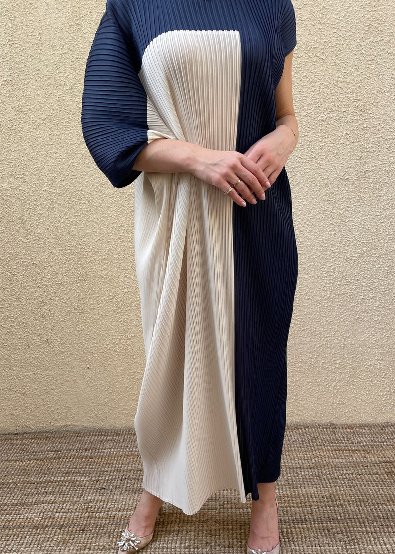 Indigo (03) with Off white (03)