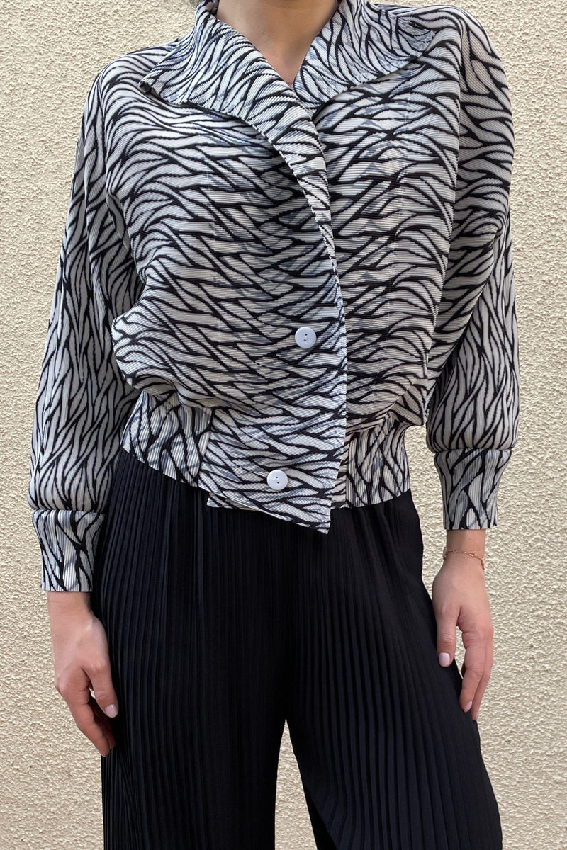 Smoky White (00) with Black (00)