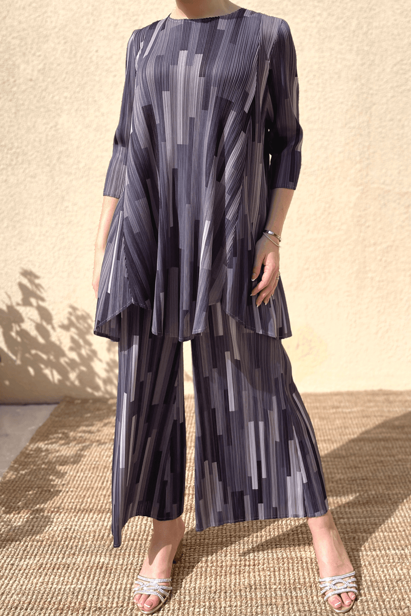 Black (00) with iron grey (02)