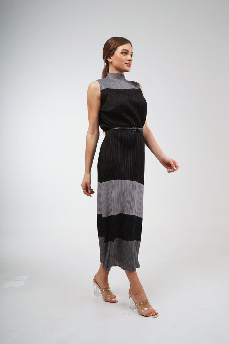 Grey (00) | Pleated Dress