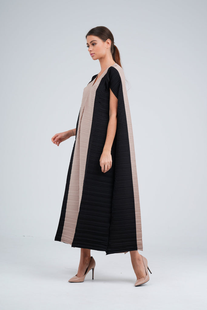 Beige (04) with Black (00) | Pleated Dress