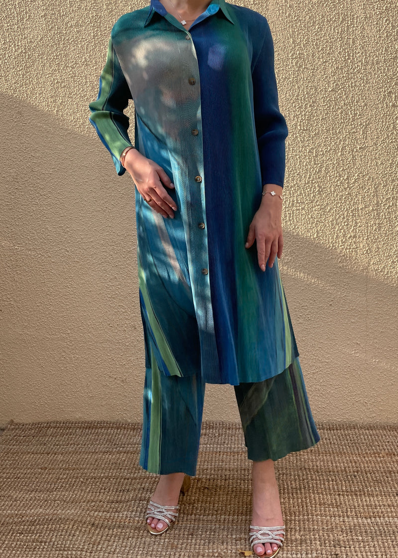 Baby blue (02) with Green (05)