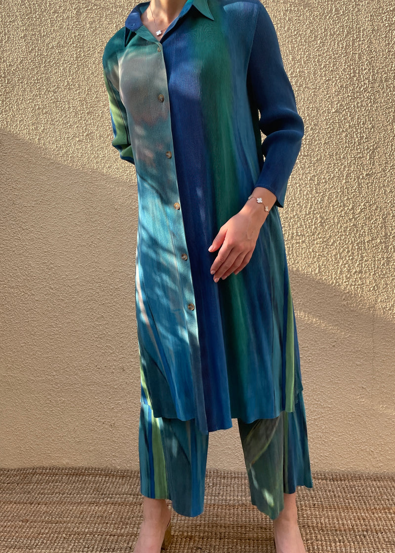 Baby blue (02) with Green (05)