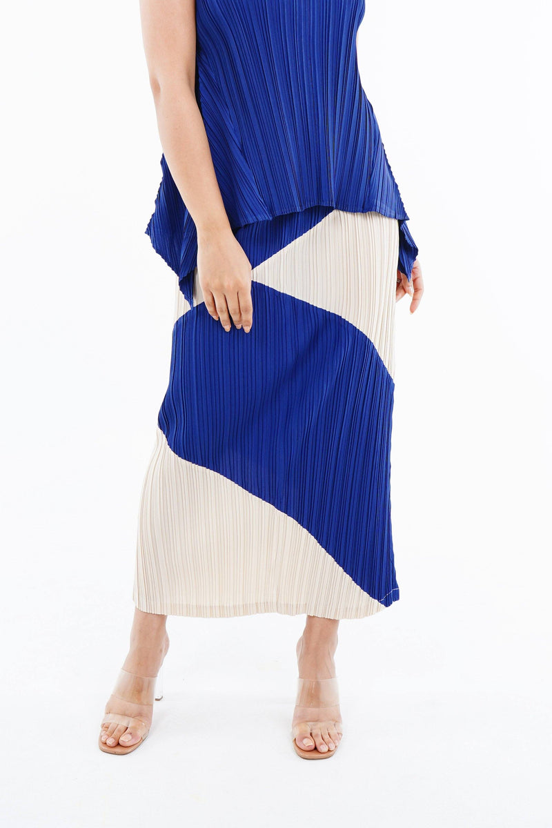 Royal blue (10) with Cream (02)