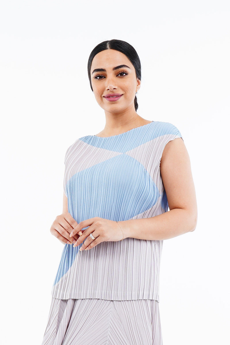 Light Grey (00) with Baby Blue (07)